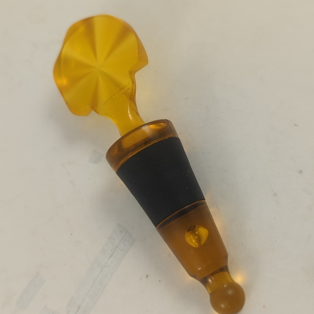 Tupperware® set of 3 sheerly elegant wine-stoppers - Picture 3 of 3